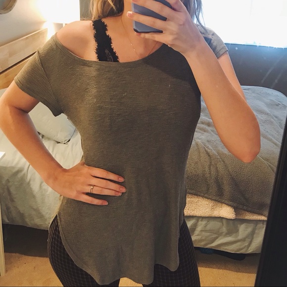 Scoop neck gray leggings tee shirt - Picture 2 of 5